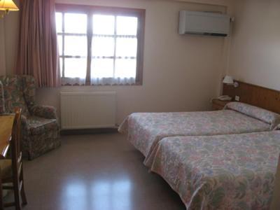 Hotel Anaya Puente La Reina de Jaca Екстериор снимка